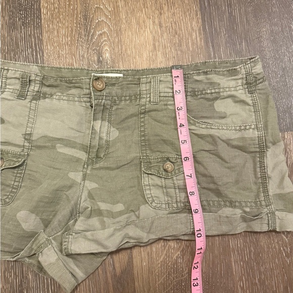 American Eagle Outfitters Green Cargo Shorts - Picture 3 of 4